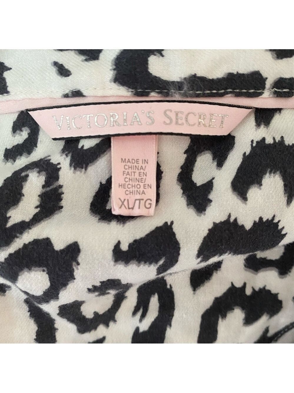 Victoria's Secret Black White Animal Print Button Up Pajama Top XL - Picture 4 of 4